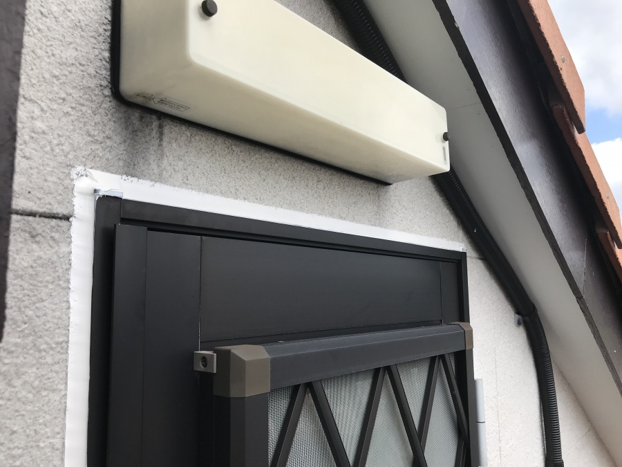 サッシ廻りシール打ち完成