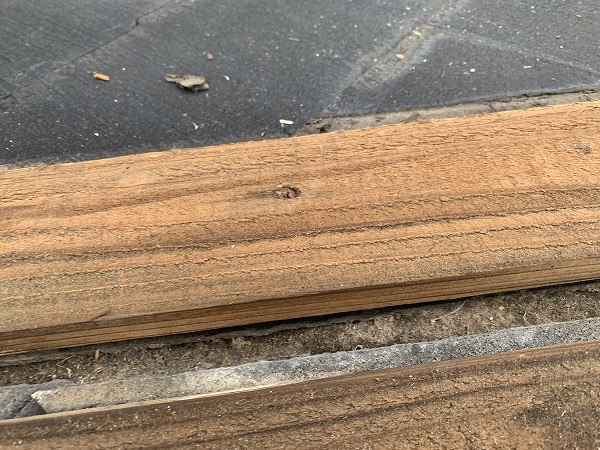 貫板固定ビスの撤去