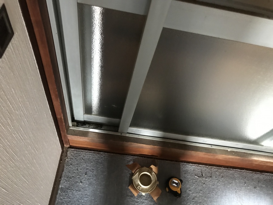 雨漏り点検時のサッシ枠　雨漏りの疑い