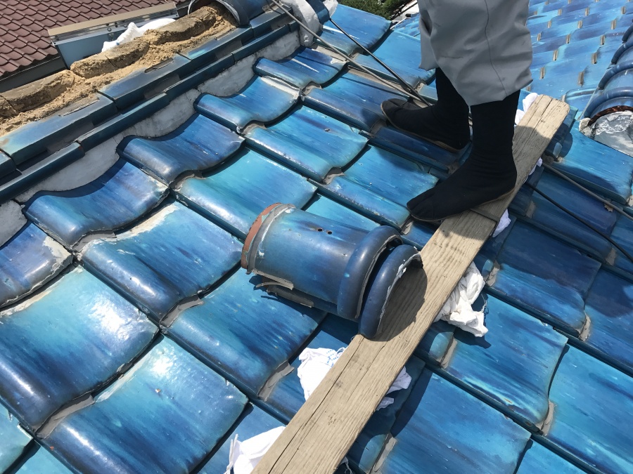 冠瓦を捲っていきます、