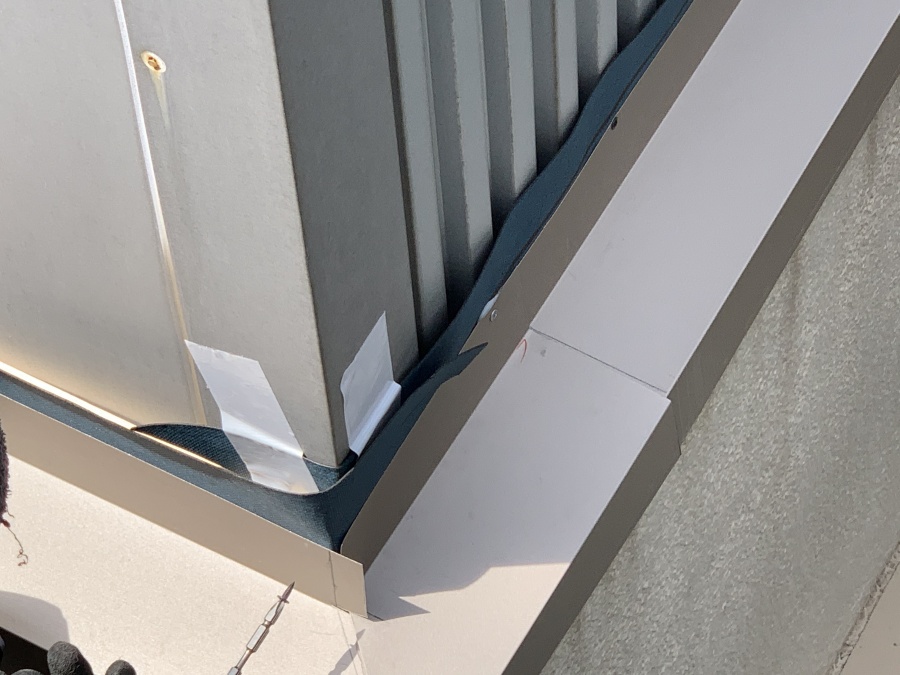 土台水切をジョイントします。