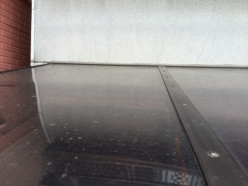 既存のテラスの屋根のポリカ版