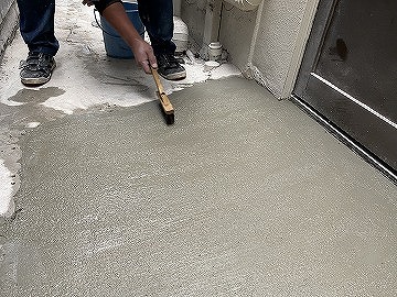 セメント刷毛引き作業