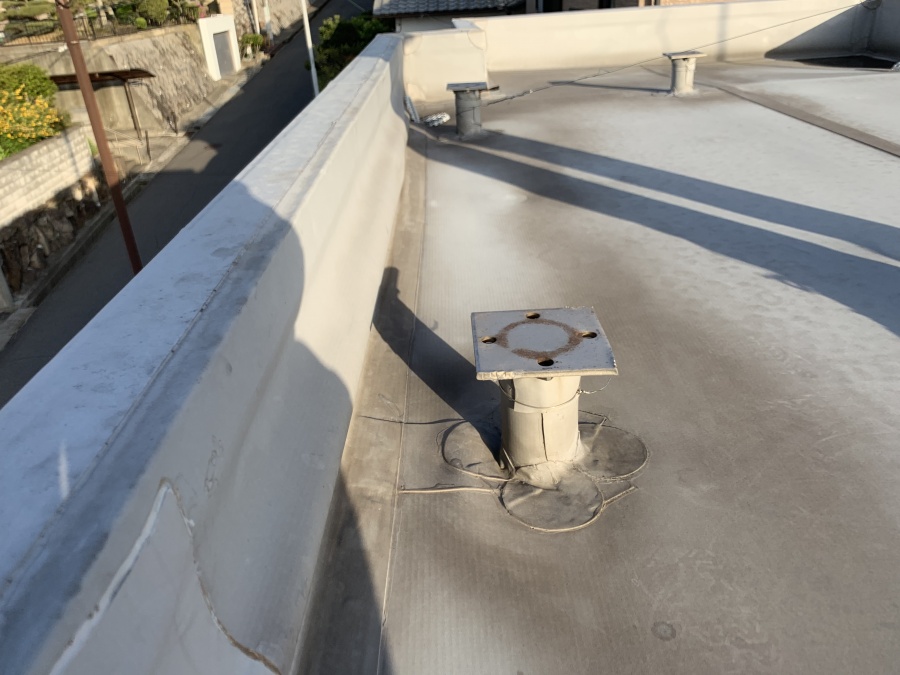雨漏り調査　立上り防水層の浮き
