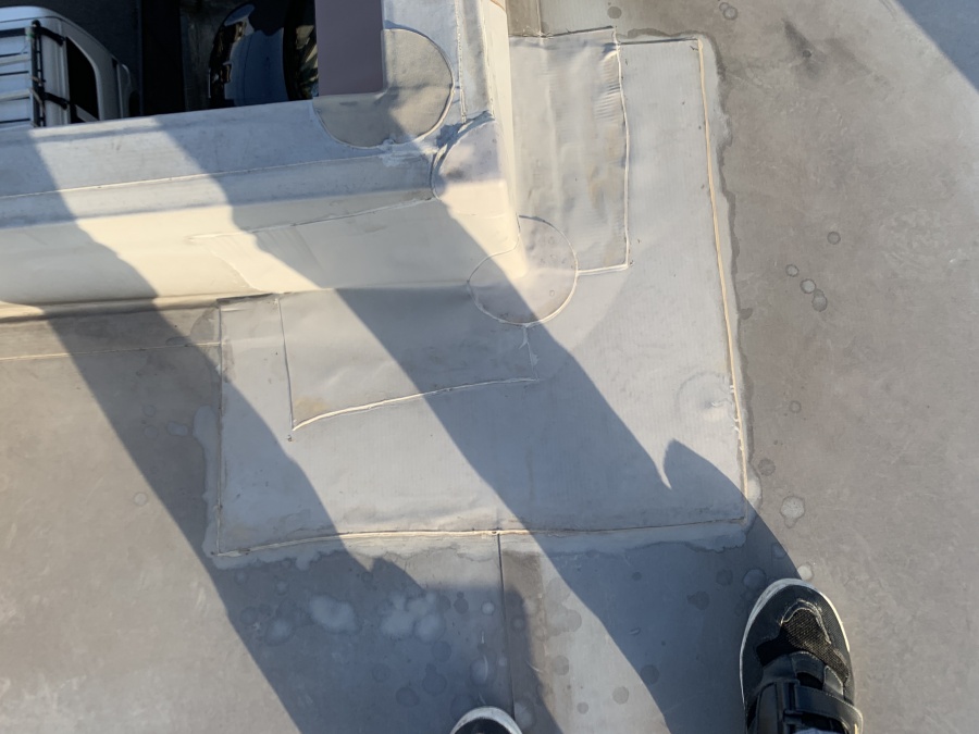 雨漏り調査　シート防水損傷個所