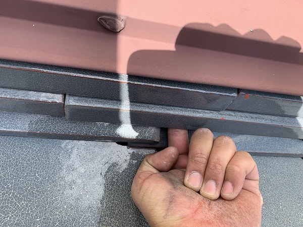 漆喰がなくなって土が流れています