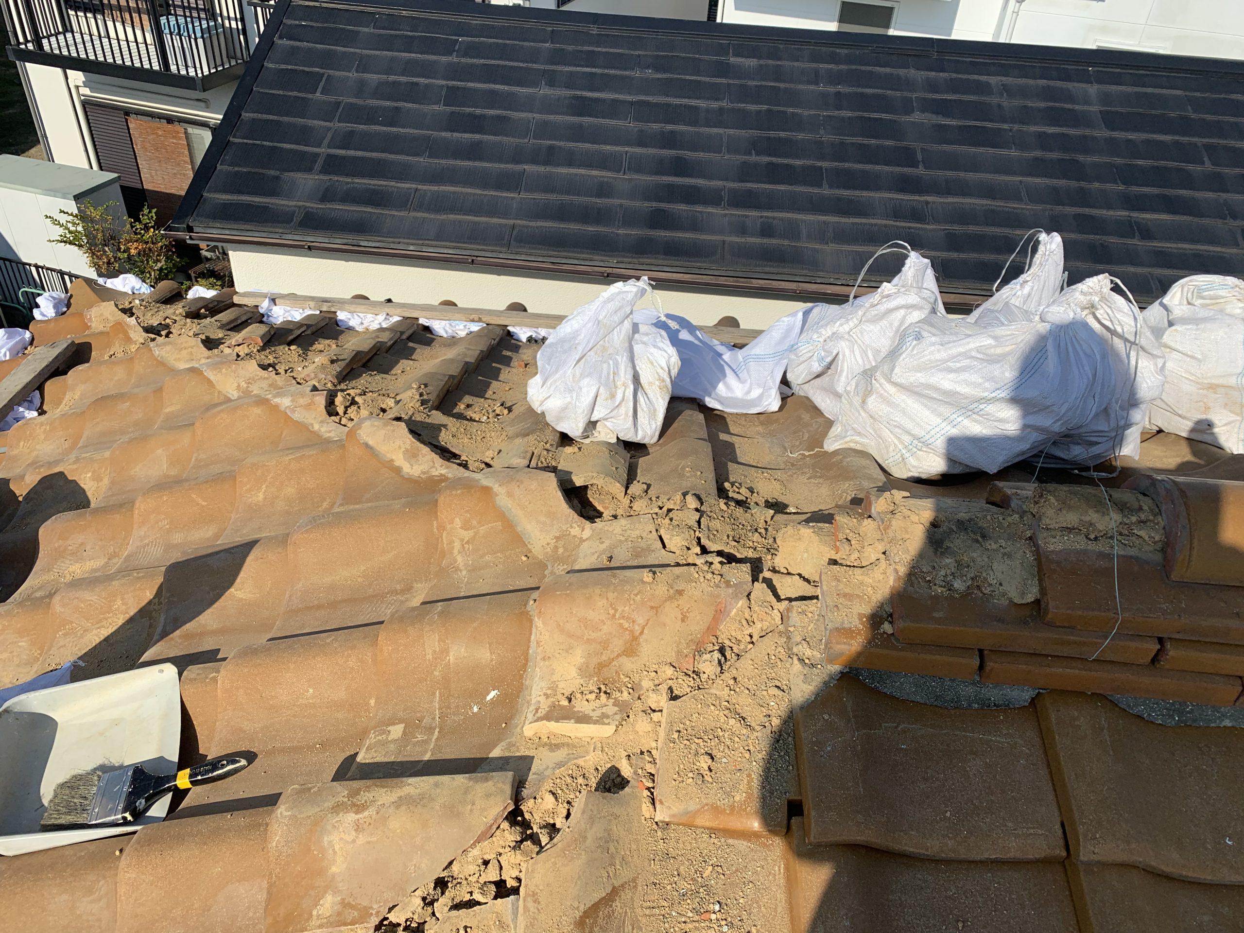 瓦屋根棟の撤去