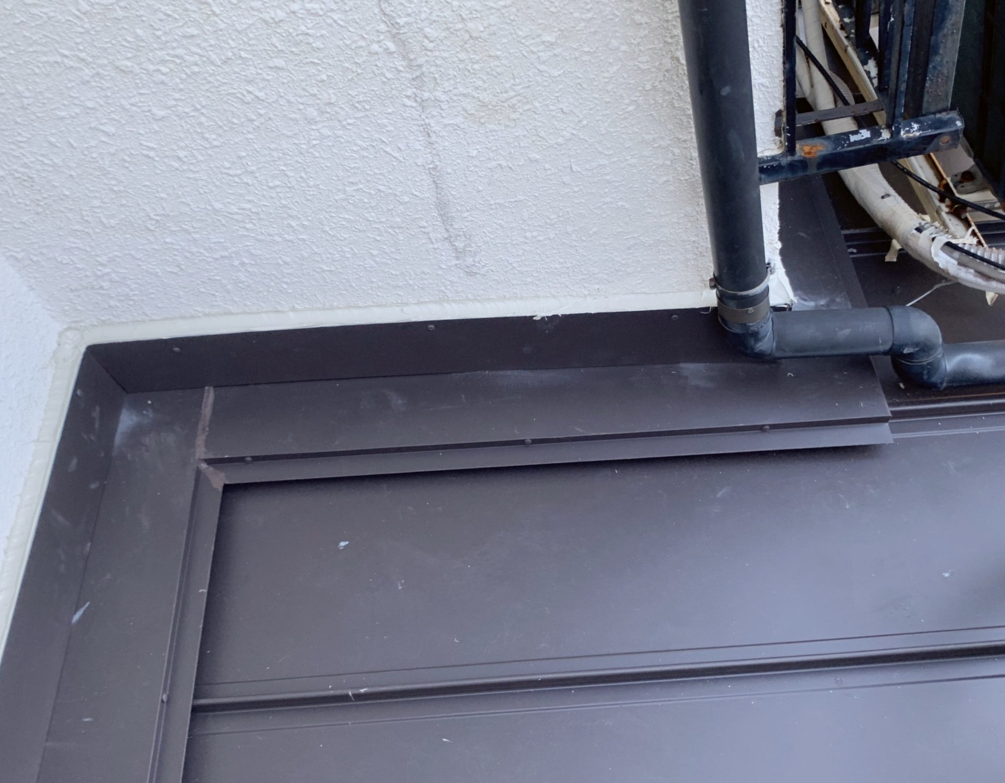 ガルバリウム鋼板を施工した下屋根