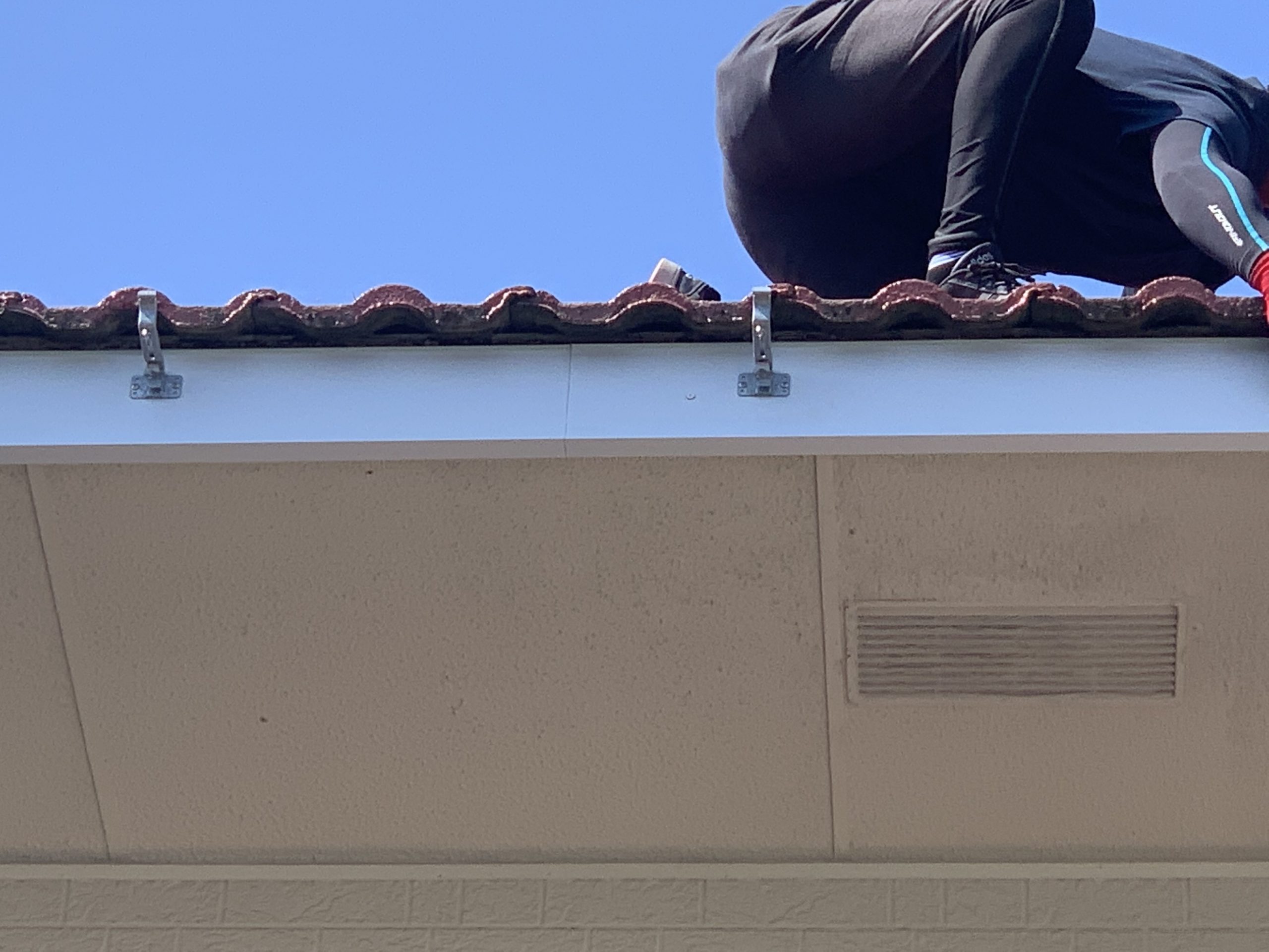 樋の金具を新設