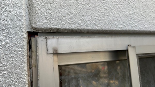 サッシ廻りシール撤去後　ALC