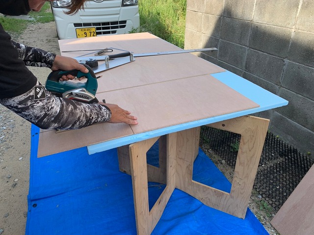 軒天補修工事べニア加工