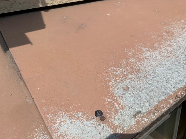 庇屋根板金ビス補強