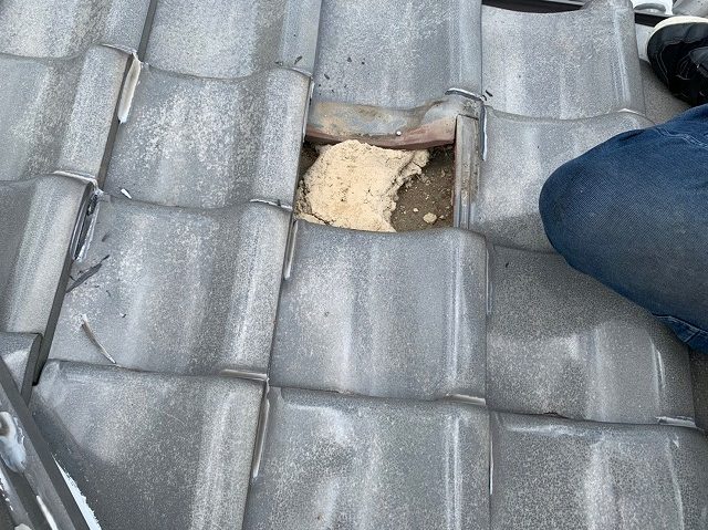 瓦捲り下地葺き土確認