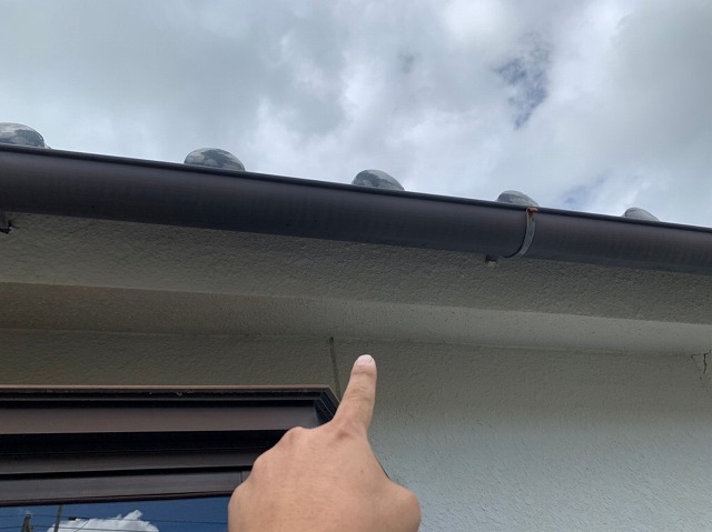 出窓上部雨漏り箇所確認