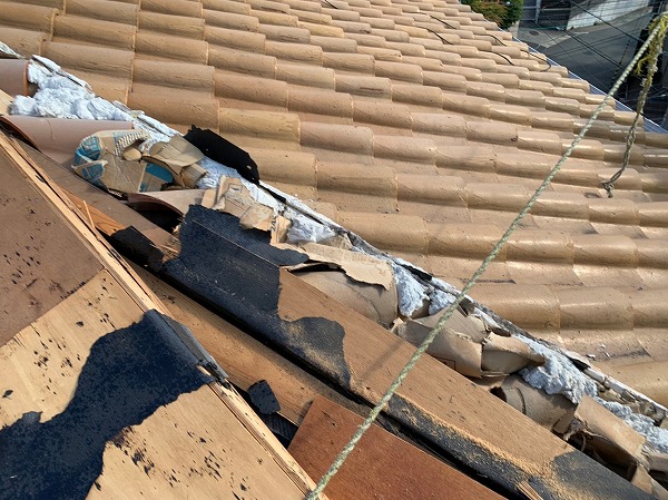 面戸のバックアップに丸めた段ボールが入っていました