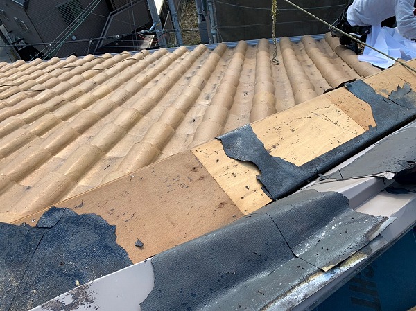 棟をめくると下地が出てきました