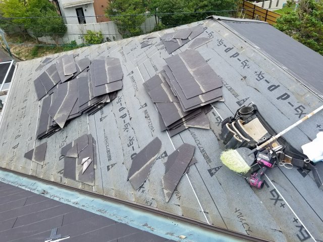 スレートの解体と撤去