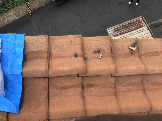 ズレた屋根の袖瓦