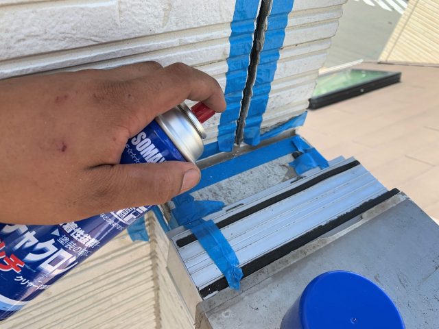 ベランダ手すり修理プライマー塗布