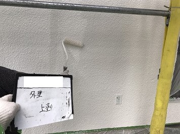 外壁の上塗り