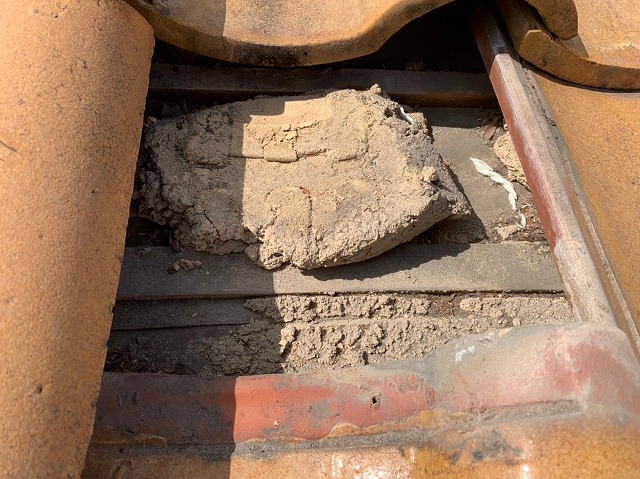 屋根点検時の葺き土