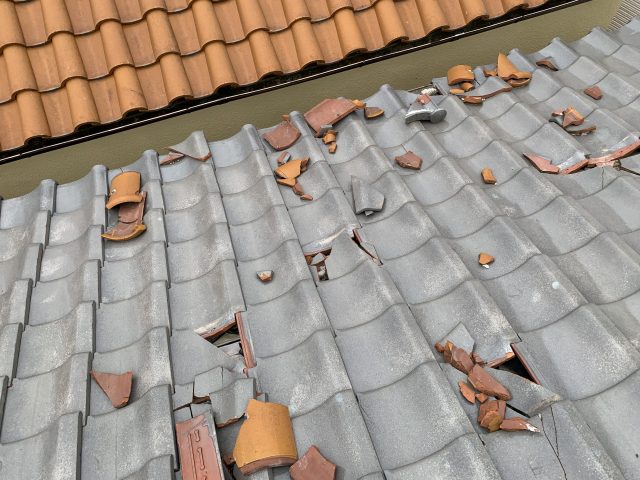 瓦屋根の台風被害