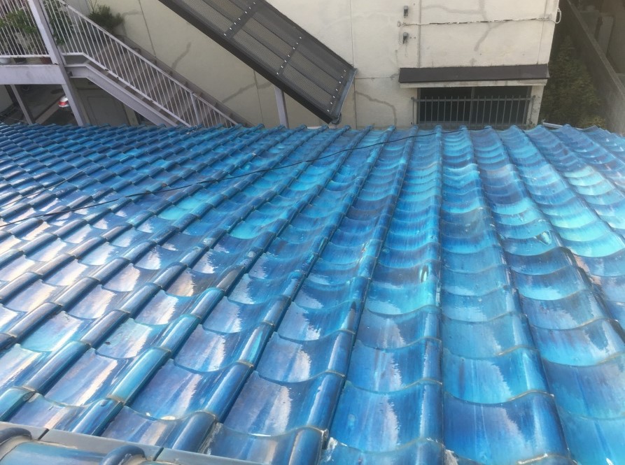 雨漏りが発生している瓦屋根