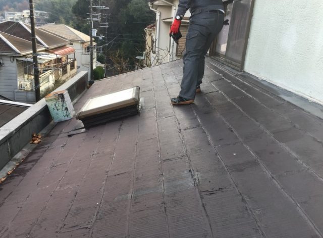 雨漏りが起きているカラーベスト屋根