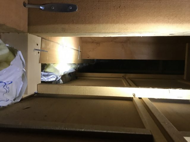 雨漏りしている天井裏