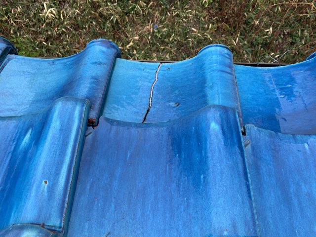 雨漏りの原因（瓦の割れ）