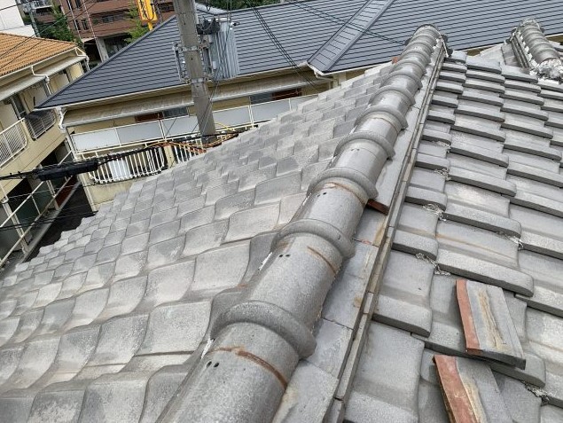 雨漏り調査時の瓦屋根の大棟