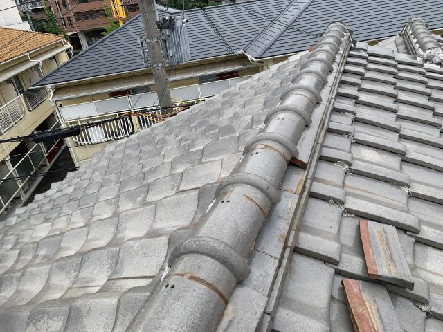 雨漏り調査時の瓦屋根の大棟
