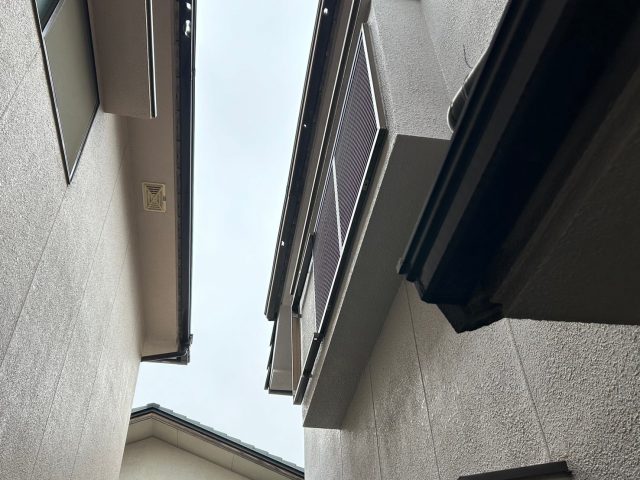 雹被害に遭った雨樋