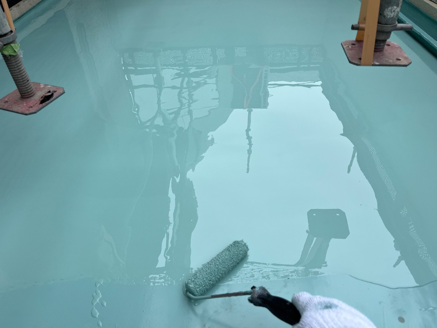 【ウレタン防水 塗布｜厚みが決め手の防水工事】