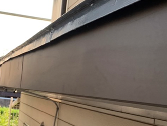 傷んだ破風写真