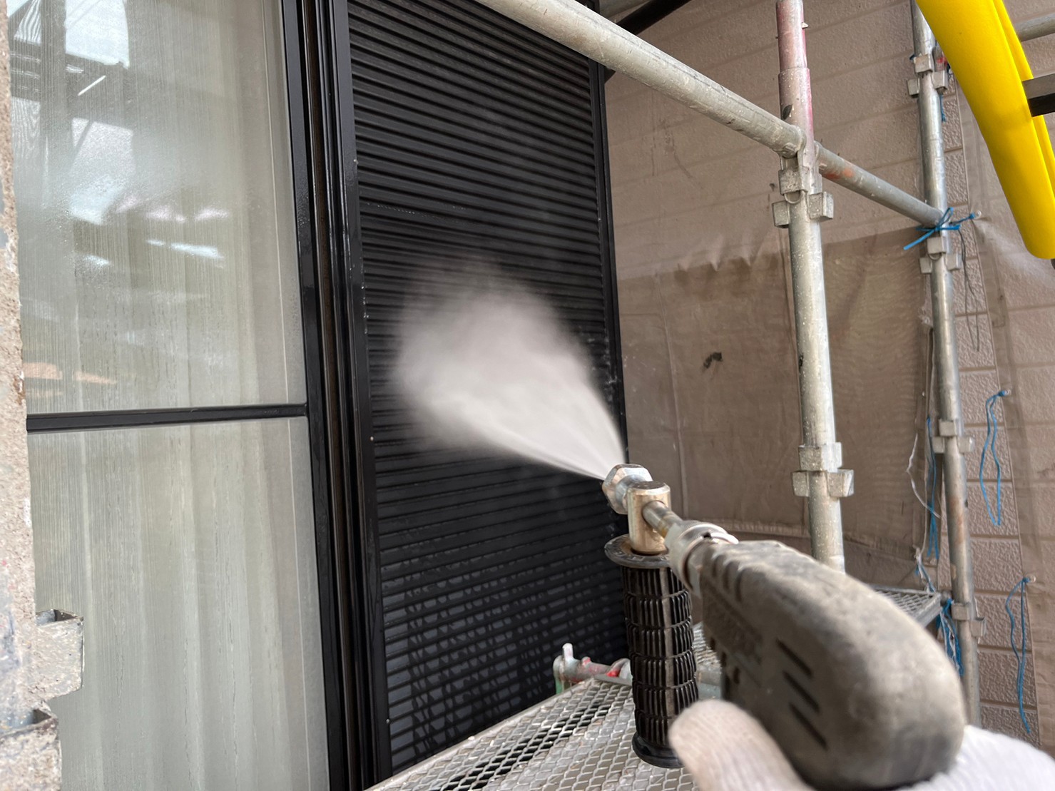 セラミック塗装外壁の徹底洗浄