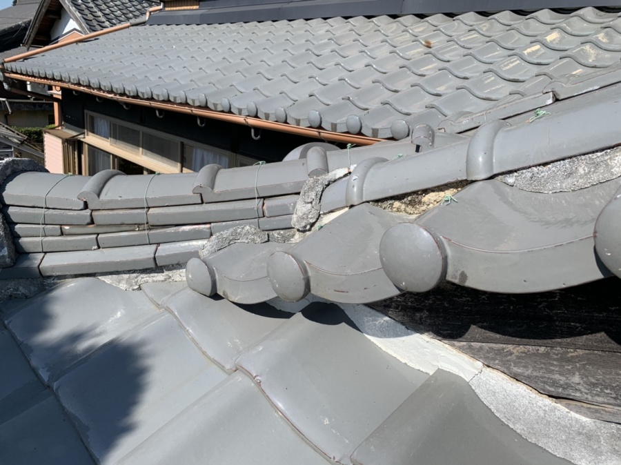 2階部分和瓦屋根の漆喰の状態を無料現地調査