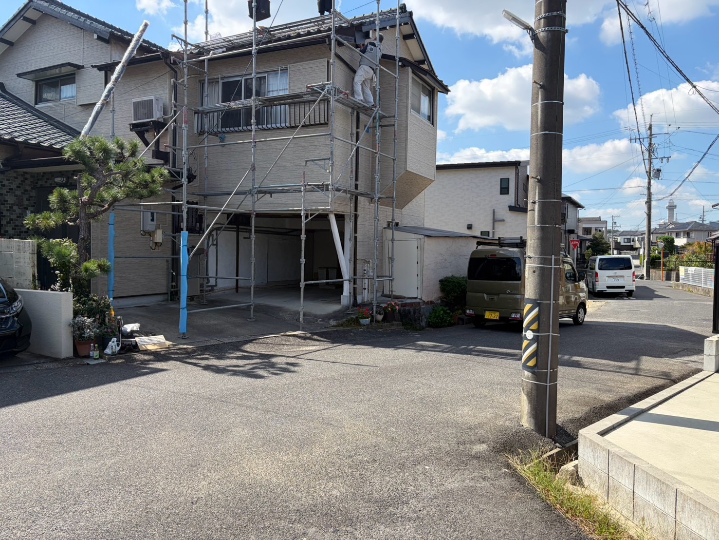 尾張旭市でハトの鳥害対策として鼻隠しと破風板に板金を施工し侵入防止を行った屋根工事