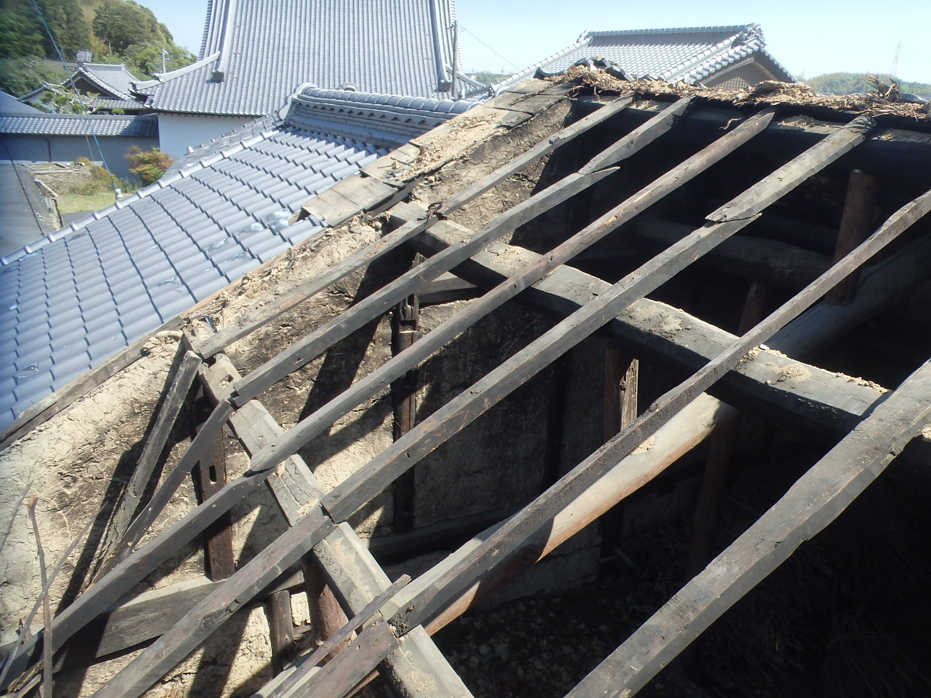 屋根に穴が空いた箇所