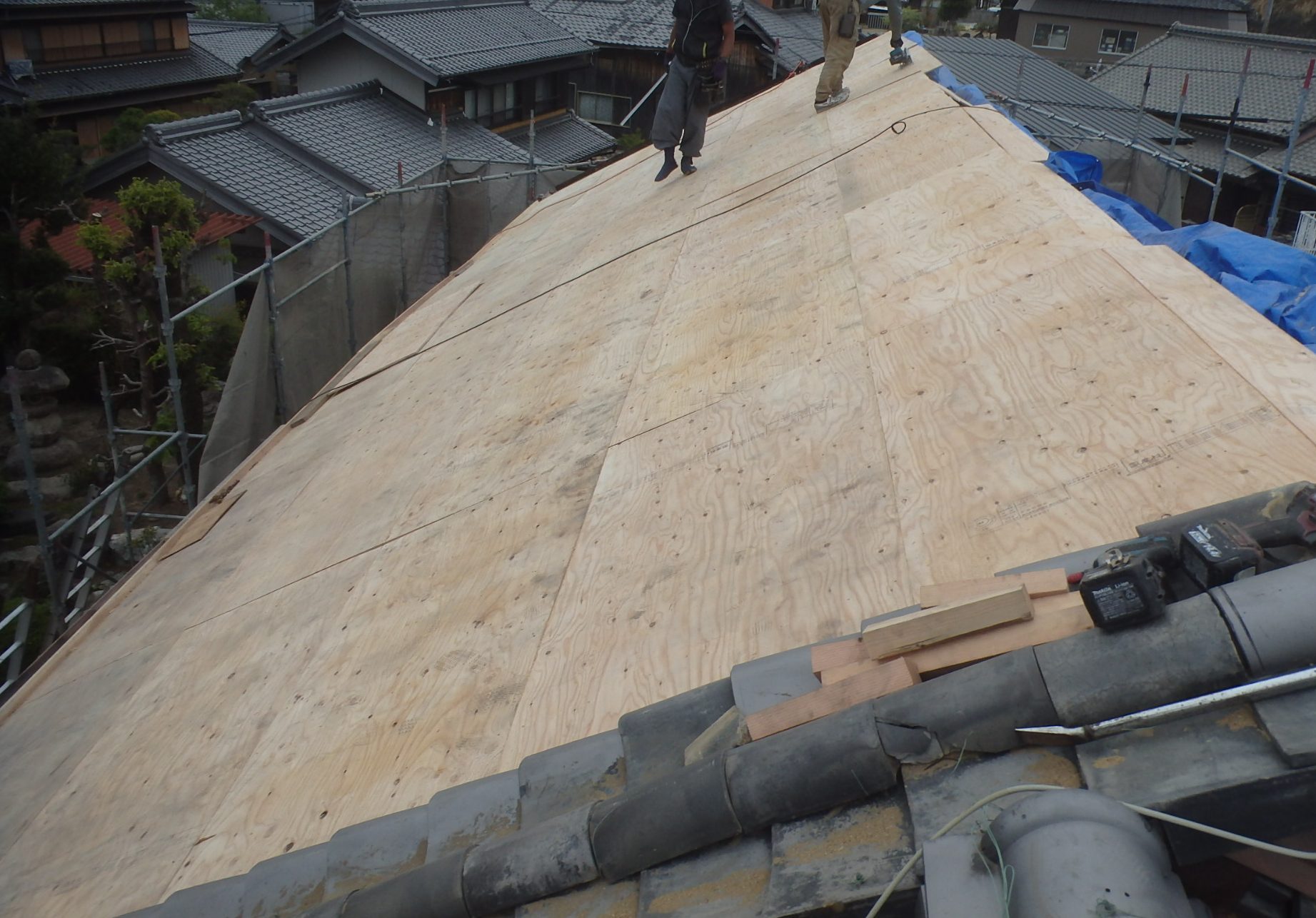 コンパネを貼り付け