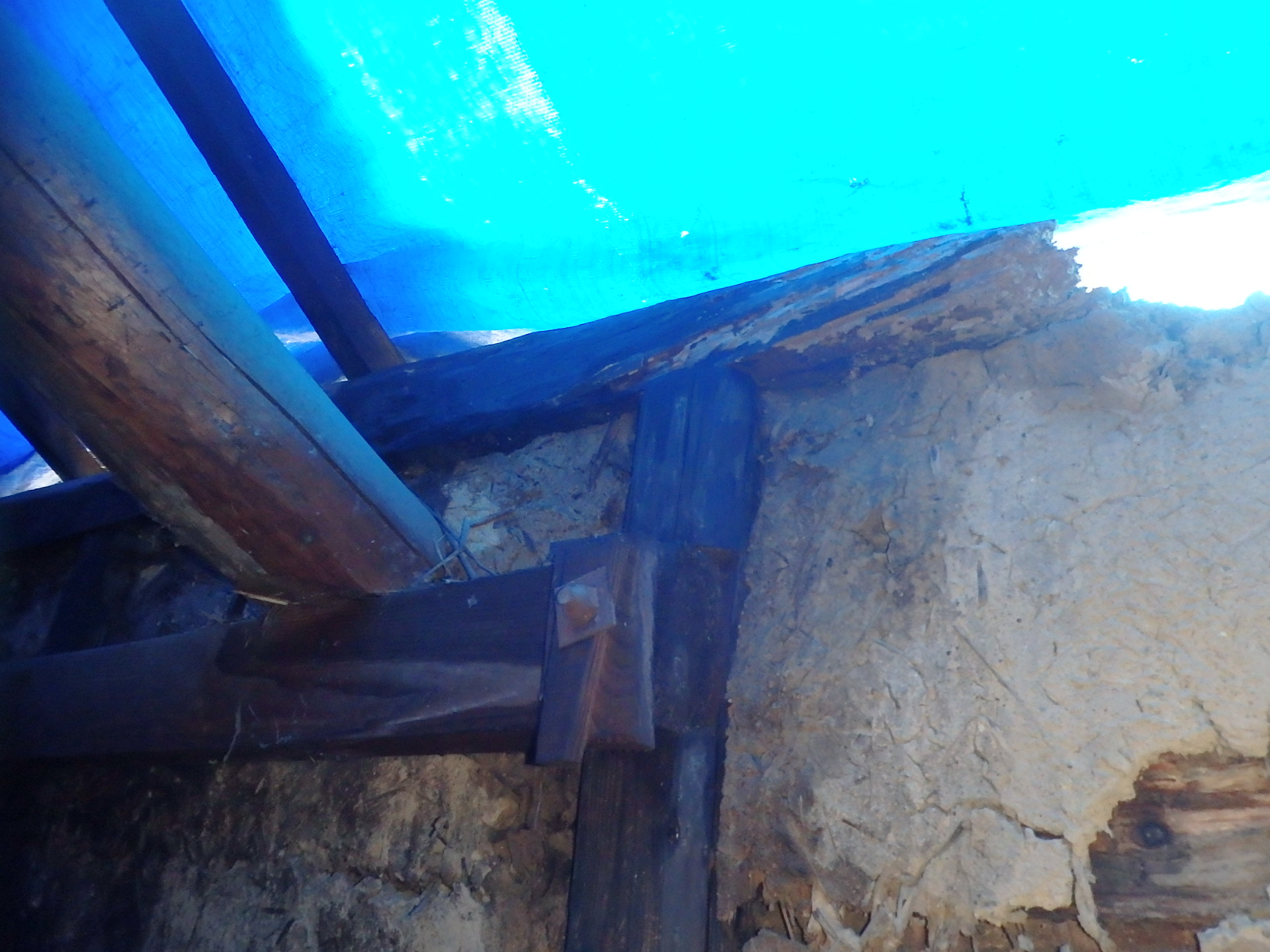 軒桁の梁も腐食して崩壊！