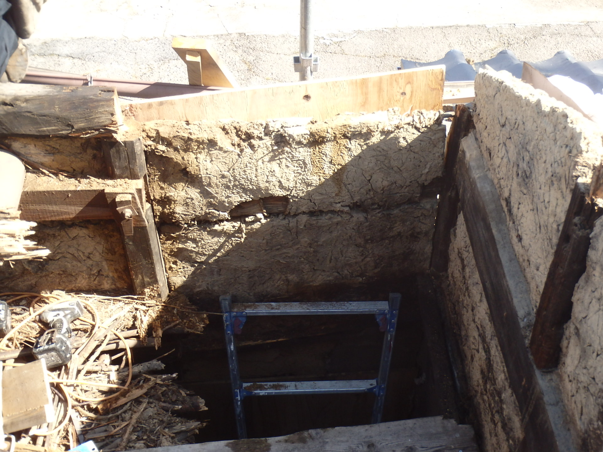 軒桁の梁も腐食して崩壊！