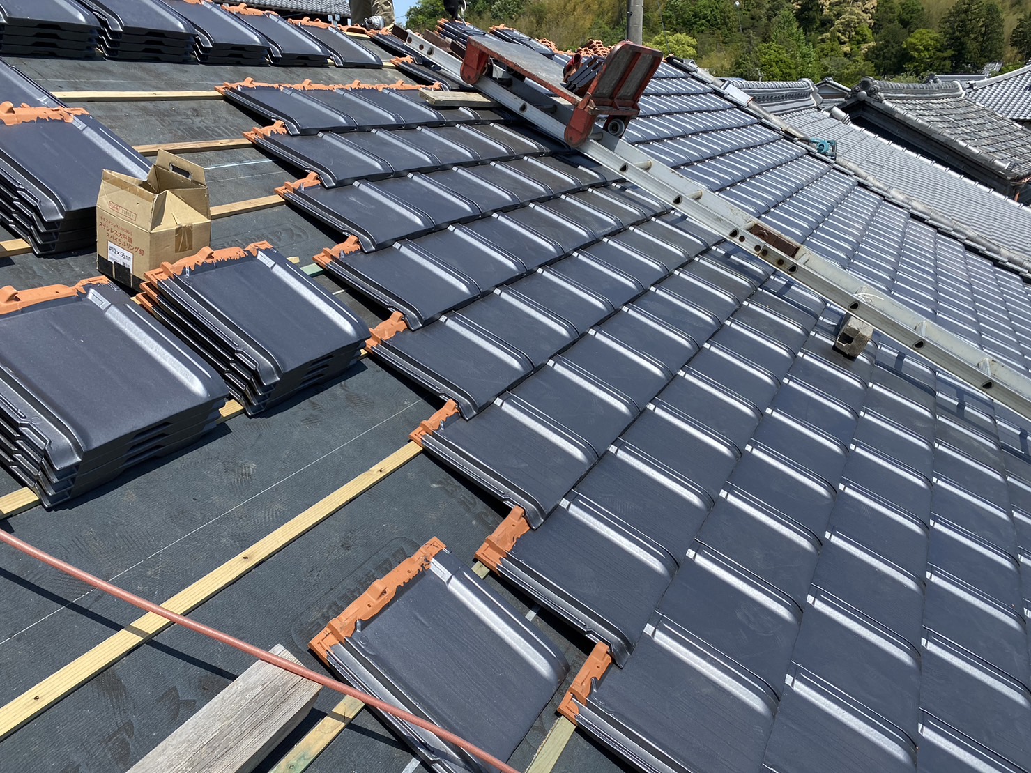 瓦屋根(桟瓦・軒瓦)の設置完了