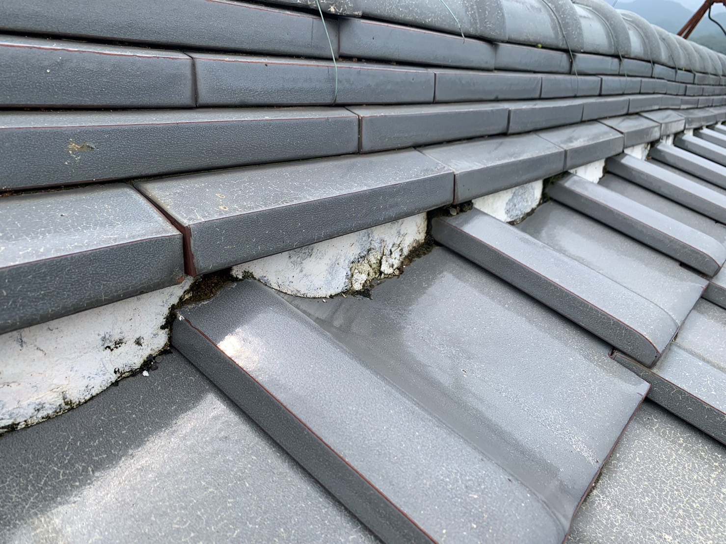 施工不良の屋根の漆喰