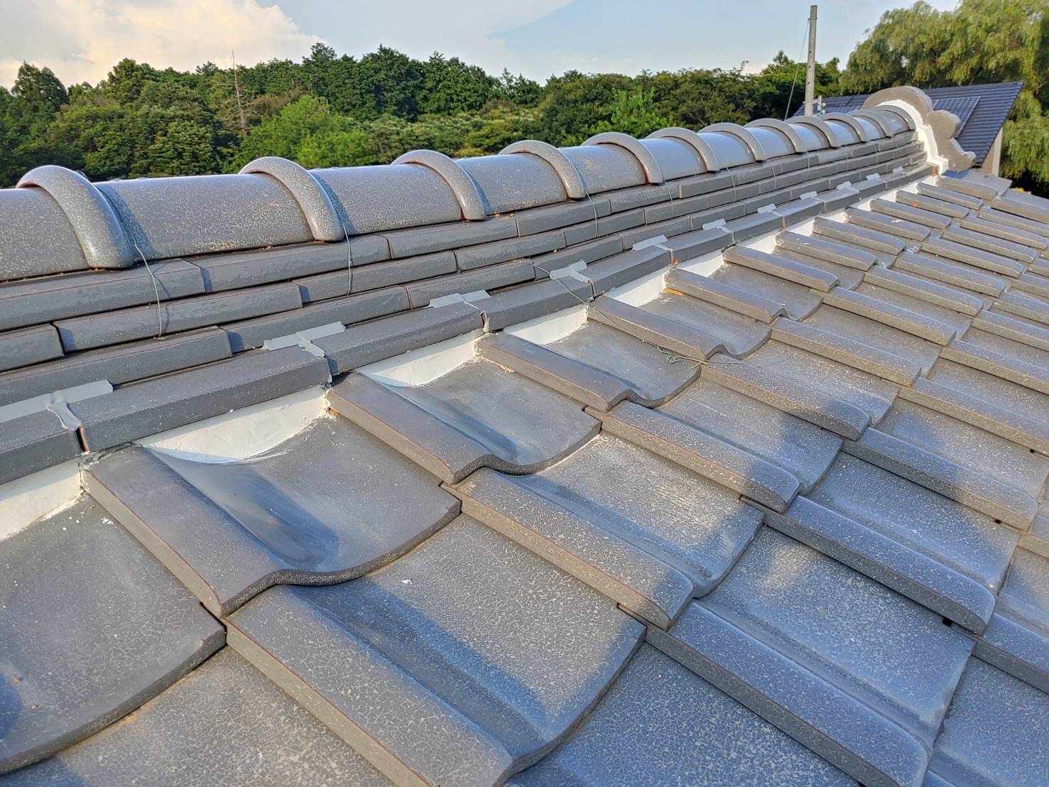 施工不良の屋根の漆喰詰め直し後