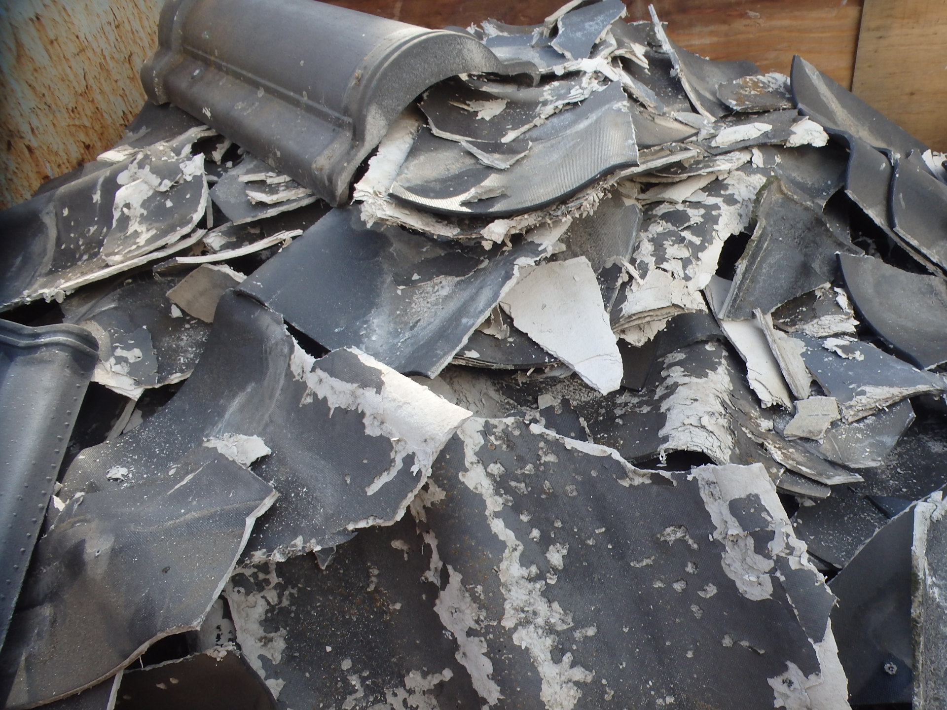 セキスイかわらUの廃材