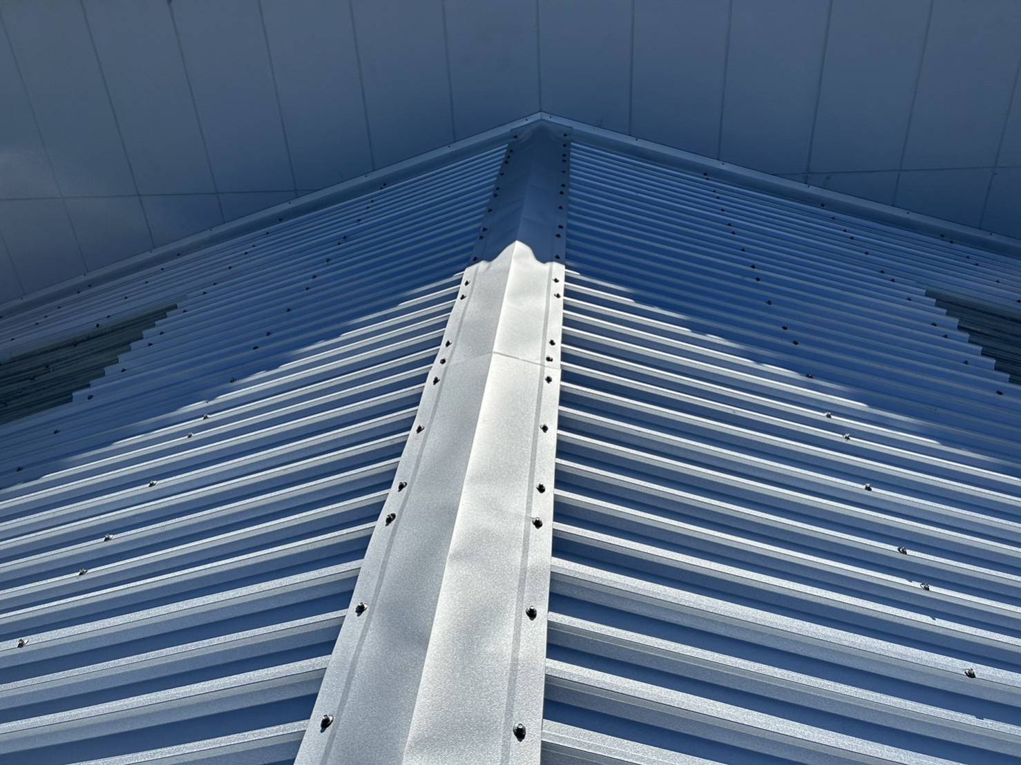 倉庫の屋根修理