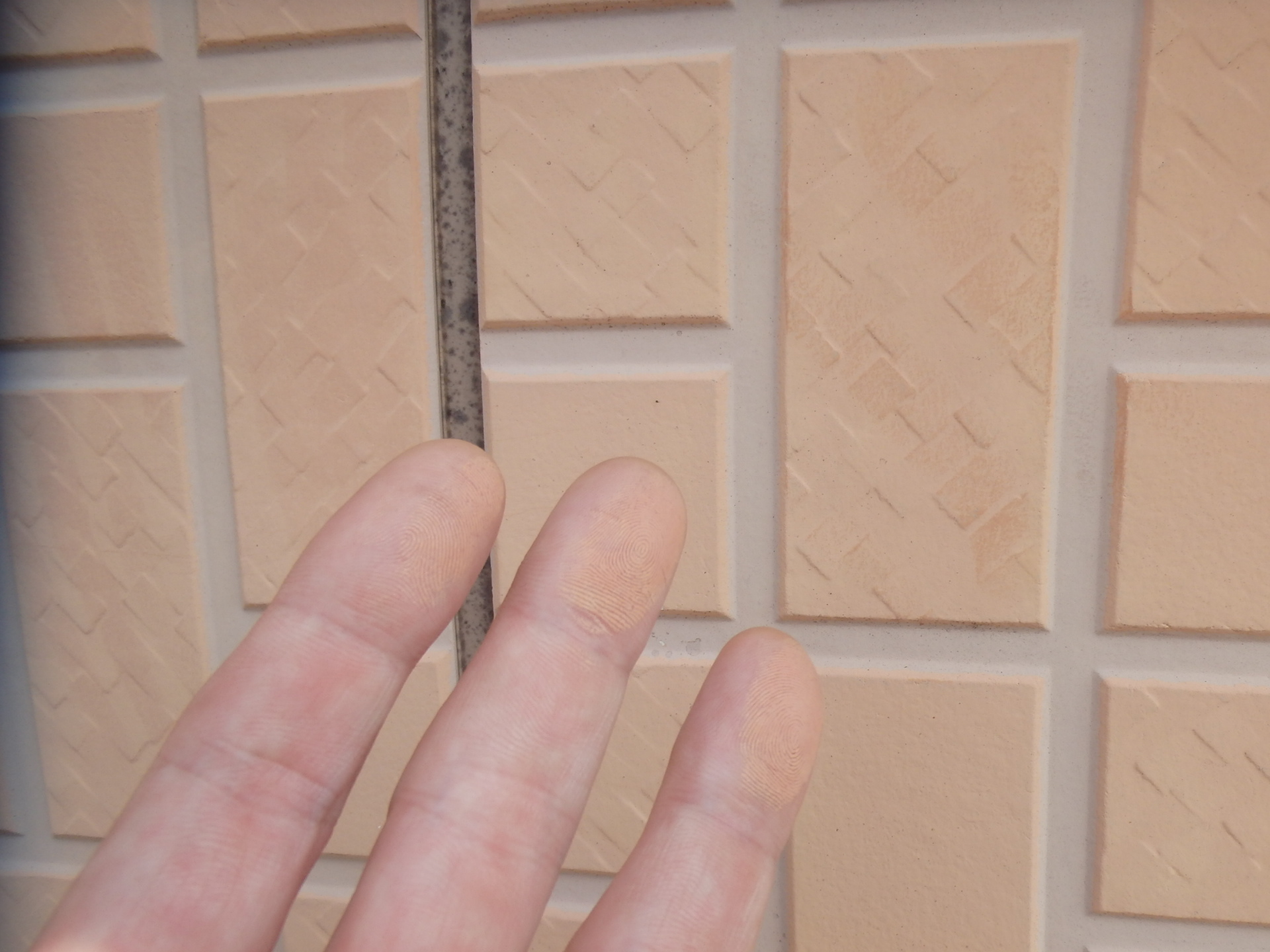 アパートの外壁状況確認