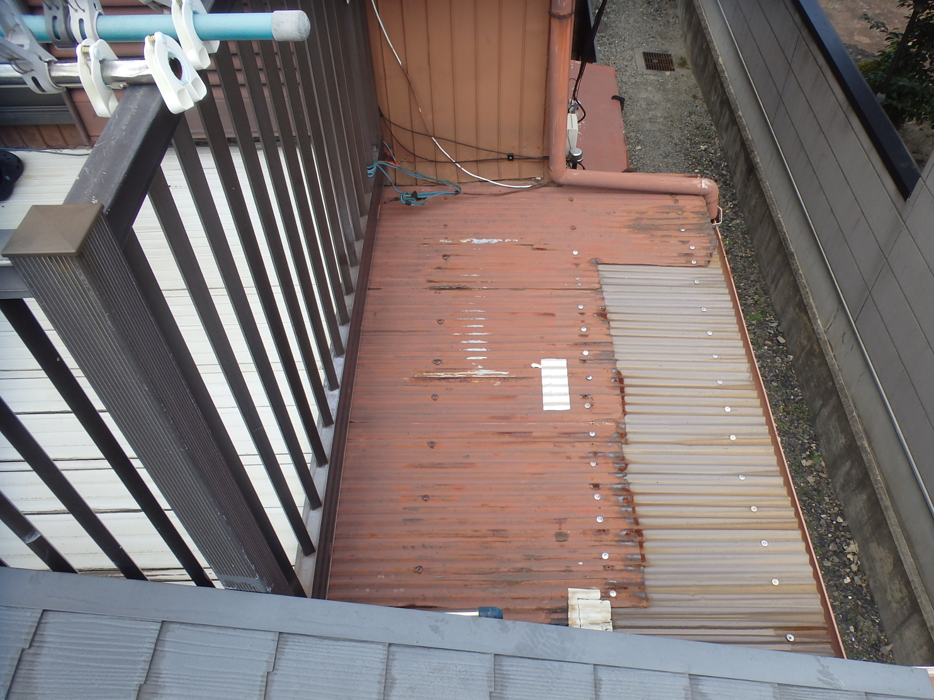 波板の屋根トタンとポリカ