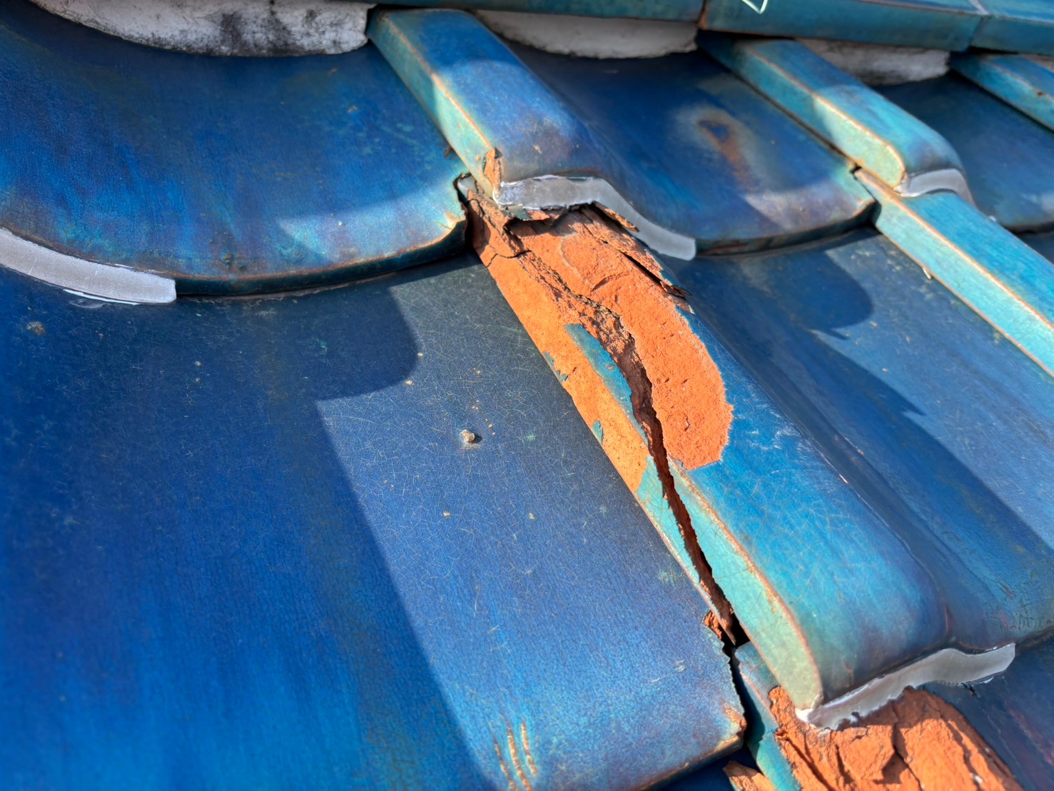 春日井市瓦の割れ